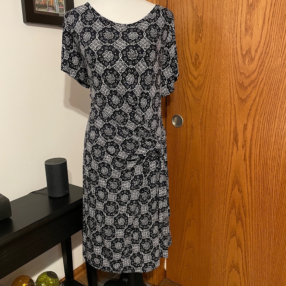 Loft knit dress with self tie at waist - navy/white size 16/18 NWT